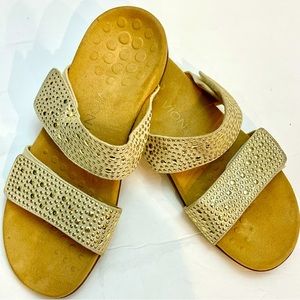 Vionic Samoa Gold Slide Sandal Women's Size 7. Good Used Condition.